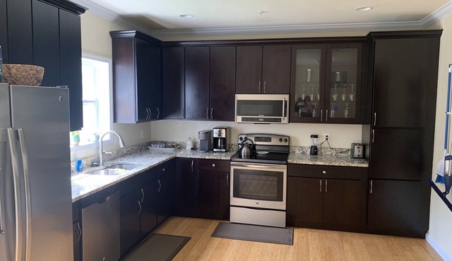 Contemporary townhome close to major attractions and Nationals ballpark