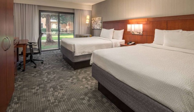 Convenient Stay, Superb Location! Close to Volunteer Park Water Tower, w/Pool!
