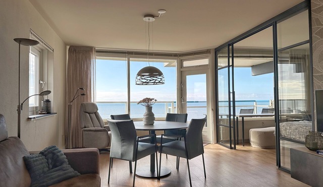 Corner apartment Sterflat221 - for 2-4 persons, on the 9th floor of Sterflat, sunny south-west facing, wonderful sea view, luxurious bathroom and own garage!