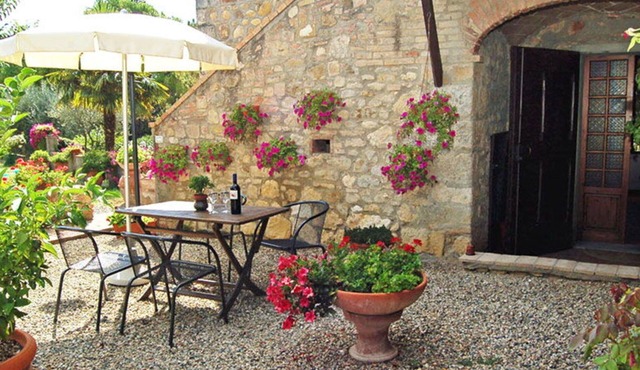 Cosy apartment for 5 people with pool, WIFI, TV and panoramic view, close to San Gimignano