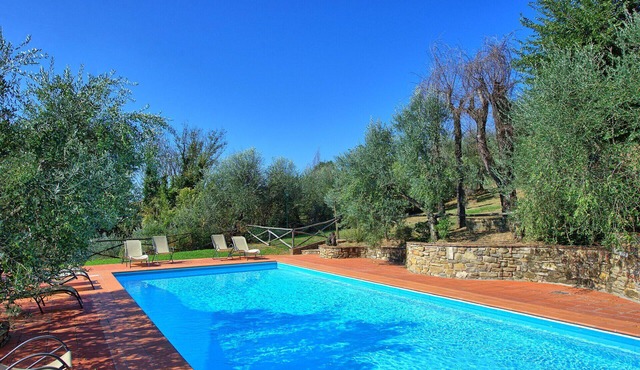 Cosy apartment for 3 people with WIFI, pool, TV, pets allowed and panoramic view, close to Flore.