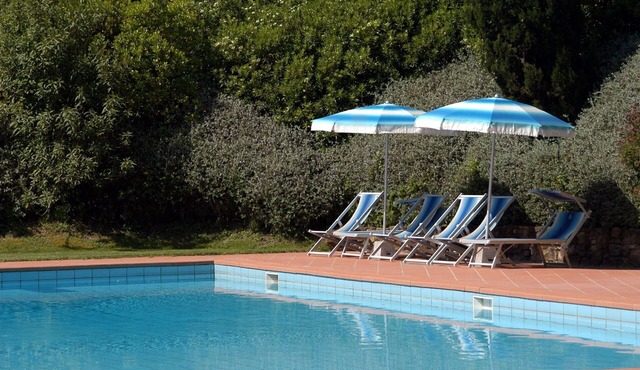 Cosy apartment for 8 people with A/C, pool, WIFI, TV and pets allowed, close to San Gimignano