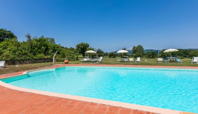 Cosy apartment in villa for 4 people with pool, WIFI, TV, patio and pets allowed