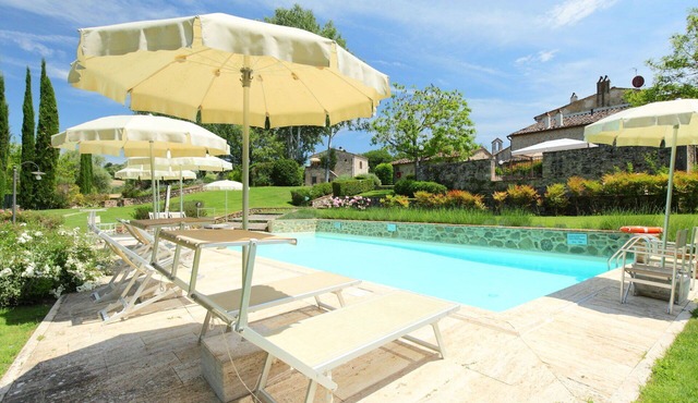 Cosy apartment in villa for 6 guests with pool, WIFI, TV and patio