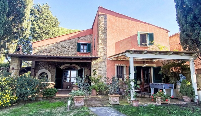 Cosy apartment in villa for 6 people with WIFI, A/C, TV, terrace, pets allowed and panoramic view