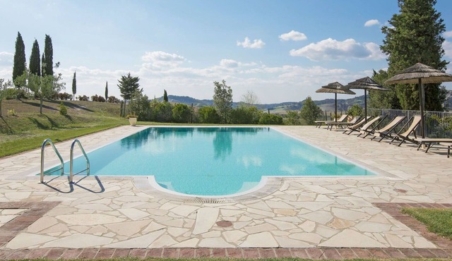 Cosy apartment in villa for 5 guests with pool, WIFI, TV, patio, pets allowed and parking