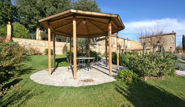 Cosy apartment with pool, WIFI, TV, pets allowed and panoramic view, close to San Gimignano