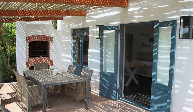 Cosy Beach House in Hermanus just 100 meters from the sea