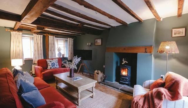 Cosy Cotswold Cottage | Log Burner and Garden