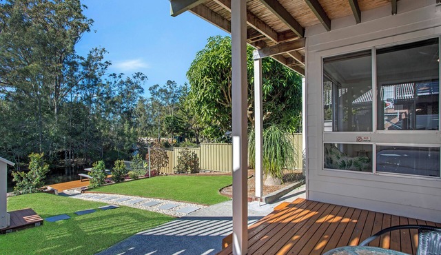 Cosy Renovated 2 Bed cottage on the water