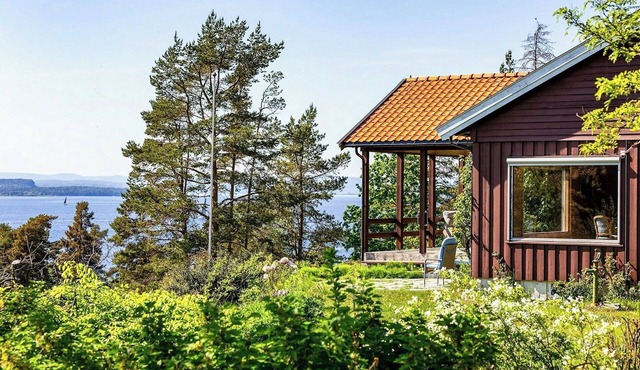 Cottage in Jeløy nature reserve with fjord view