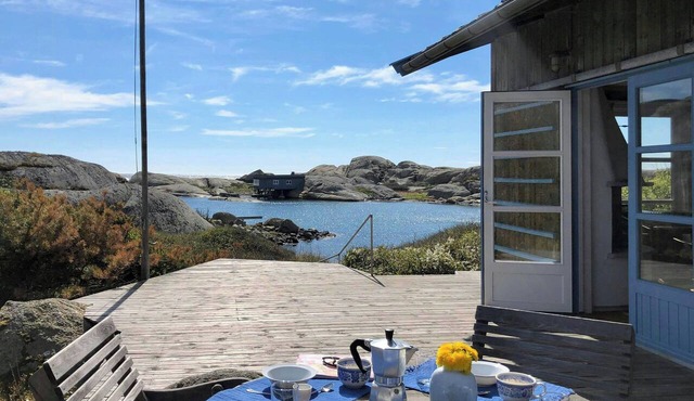 Cottage with beach access by Grunnesund