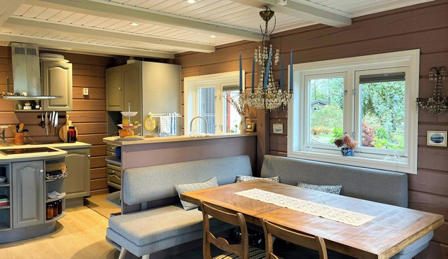 Cottage with sea view in quiet cul-de-sac