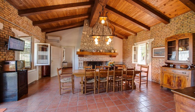Country Cottage with aircon & panoramic view by the town of Bertinoro