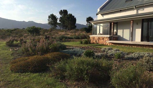 Country house in the wine region with lake access and dream views