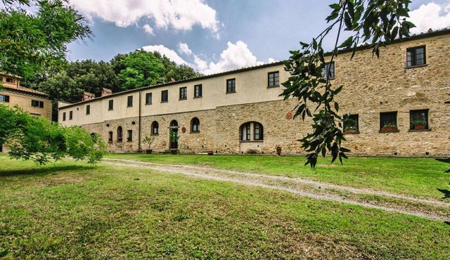 Country House in Tuscany with Pool and Tennis