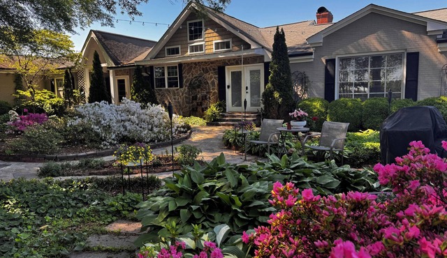 Country Vineyard Escape 5-bedroom farmhouse