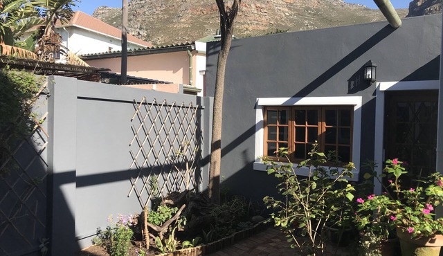 Courtyard Cottage Muizenberg; Cosy Studio Apartment