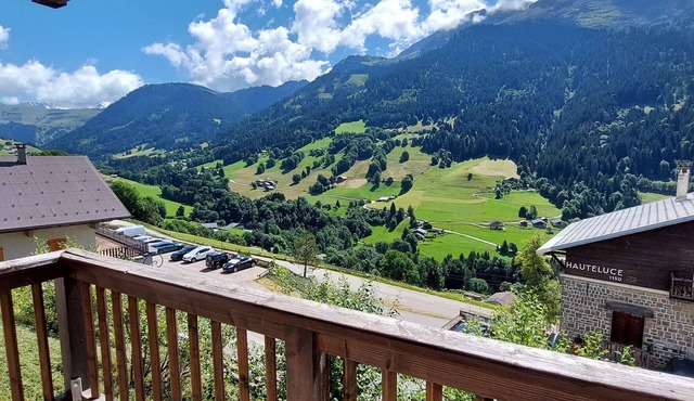 Cozy 1-Bed Apt in Hauteluce, Sleeps 4, Parking, Pool, Fitness, Near Lifts & Shops