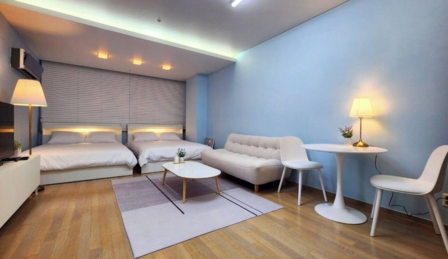 "Cozy 1-bedroom apartment in brilliant Seoul with WiFi"