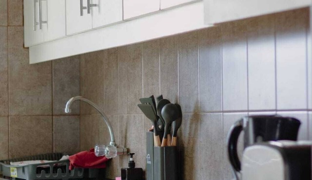 Cozy 1-Bedroom Self-Catering Apartment with Modern Amenities in Cape Town