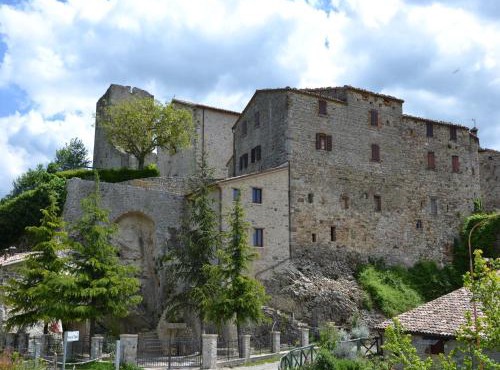 Cozy 2-Bed Apartment, Petrella