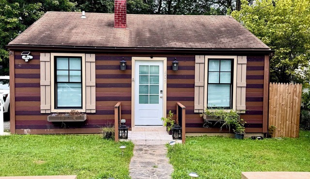 Cozy 2-bedroom house walkable to Rockville Metro Station and The Square