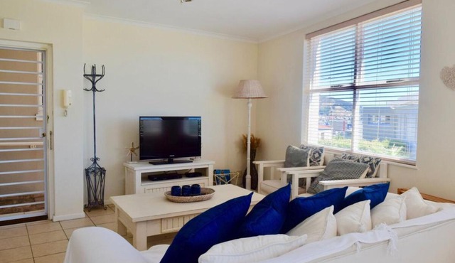 Cozy 2 Bedroom Nestled Under Devils Peak