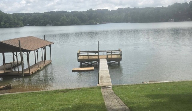 Cozy 3 Bedroom House Located on Lake Lookout