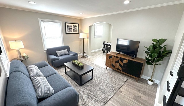 Cozy and furnished 3B2B turnkey rental - Business, Family, and Pet Friendly