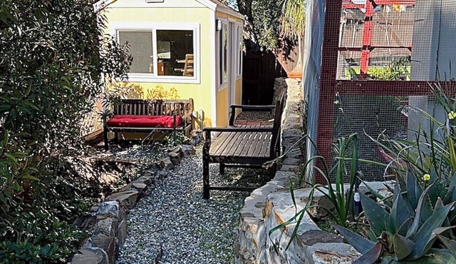 Cozy Cabin Under the Oaks, WiFi, Outdoor Fitness in Enchanting Topanga Dreaming