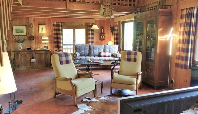 Cozy chalet for 10 with fireplace and internet, close to slopes