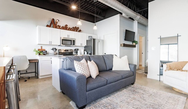 Cozy Condo minutes from downtown Nashville