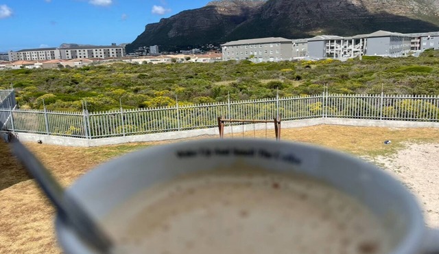 Cozy corner apartment Muizenberg 2-bedroom apartment with WiFi
