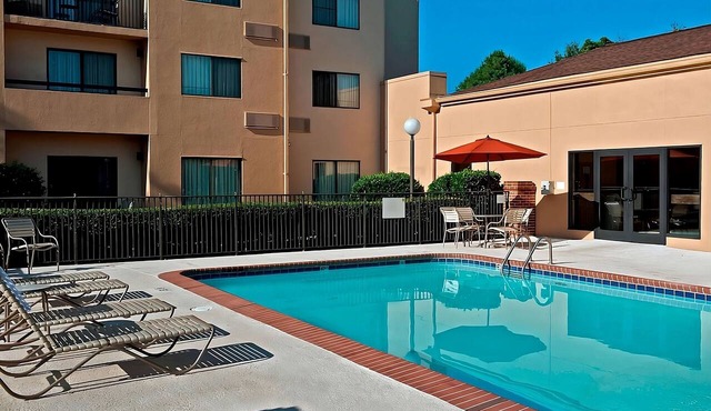 Cozy Escape Near Charlotte Motor Speedway| Seasonal Pool Access & Pet-Friendly
