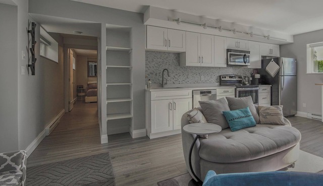 Cozy Getaway in North Van - The Ideal Base for Experiencing BC's Best!