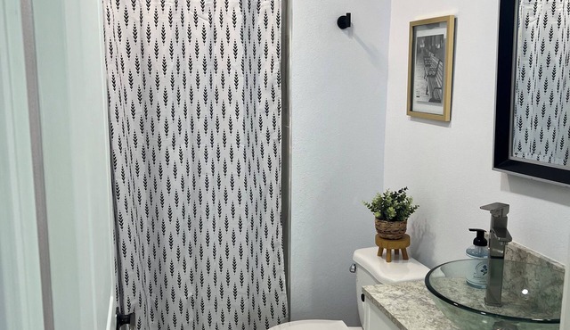 Cozy Guesthouse w/Full Kitchen in Oxnard