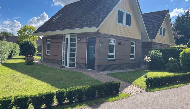 Cozy holiday home in Medemblik on the IJsselmeer with Wi-Fi and boat dock.