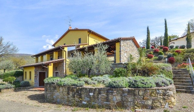 Cozy home in S. Giustino Valdarno with WiFi
