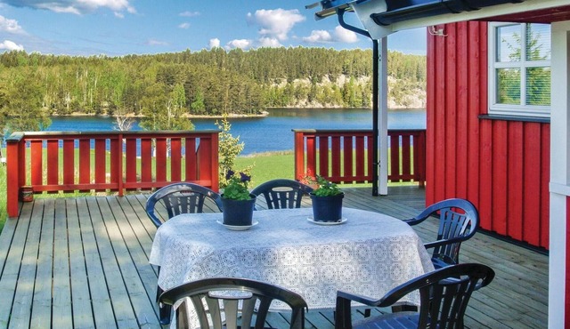 Cozy home in Hemnes with house sea view