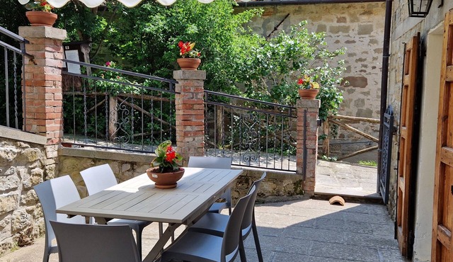 Cozy house in the ancient medieval village of Porciano