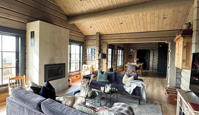 Cozy log cabin with a view over Hedmarken