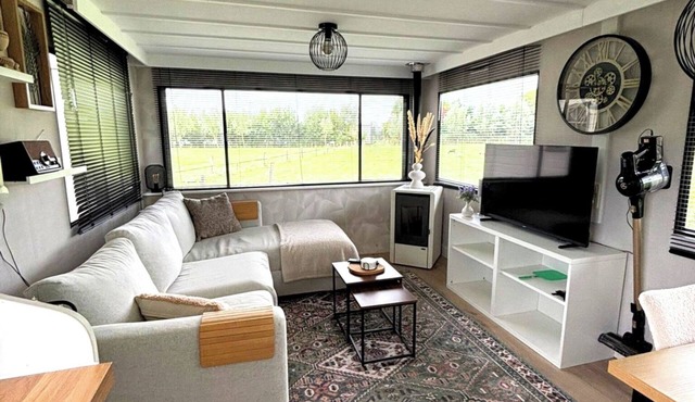 Cozy mobile home with terrace near the beach & Alkmaar