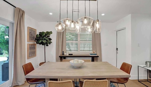 Cozy Oasis for 2 w/Insta-worthy Tropical Pool*