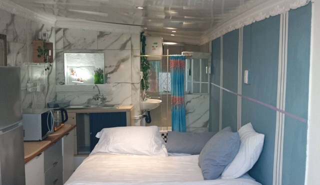Cozy Private En Suite Studio