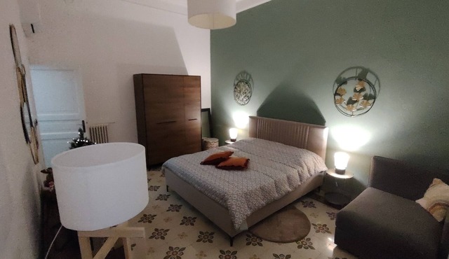 Cozy rooming house in the historic center of Bologna.