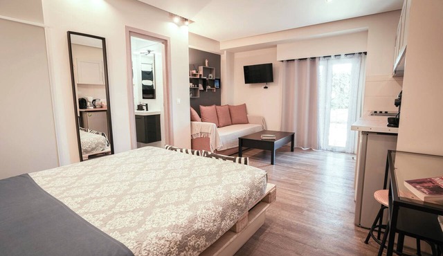 Cozy studio 50m from the beach of Rafina & 700m from the port