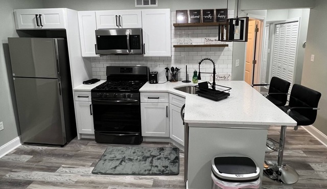 Cozy Townhome Near Restaurants, Movies, and Entertainment