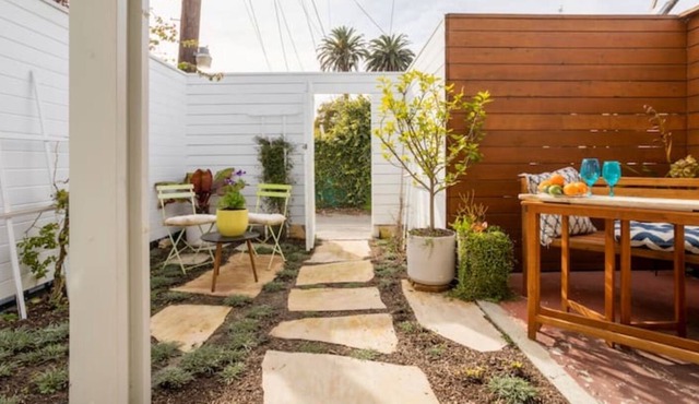 Cozy Venice Guest House ~ 1 bed 1 bath Very Private Courtyard & Entry