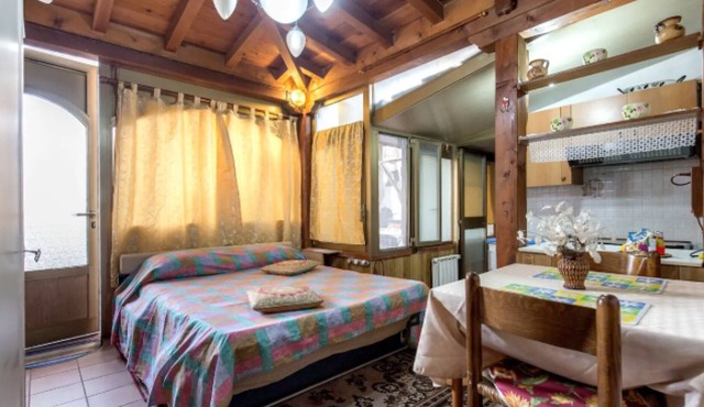 Cozy wooden annex in Pistoia